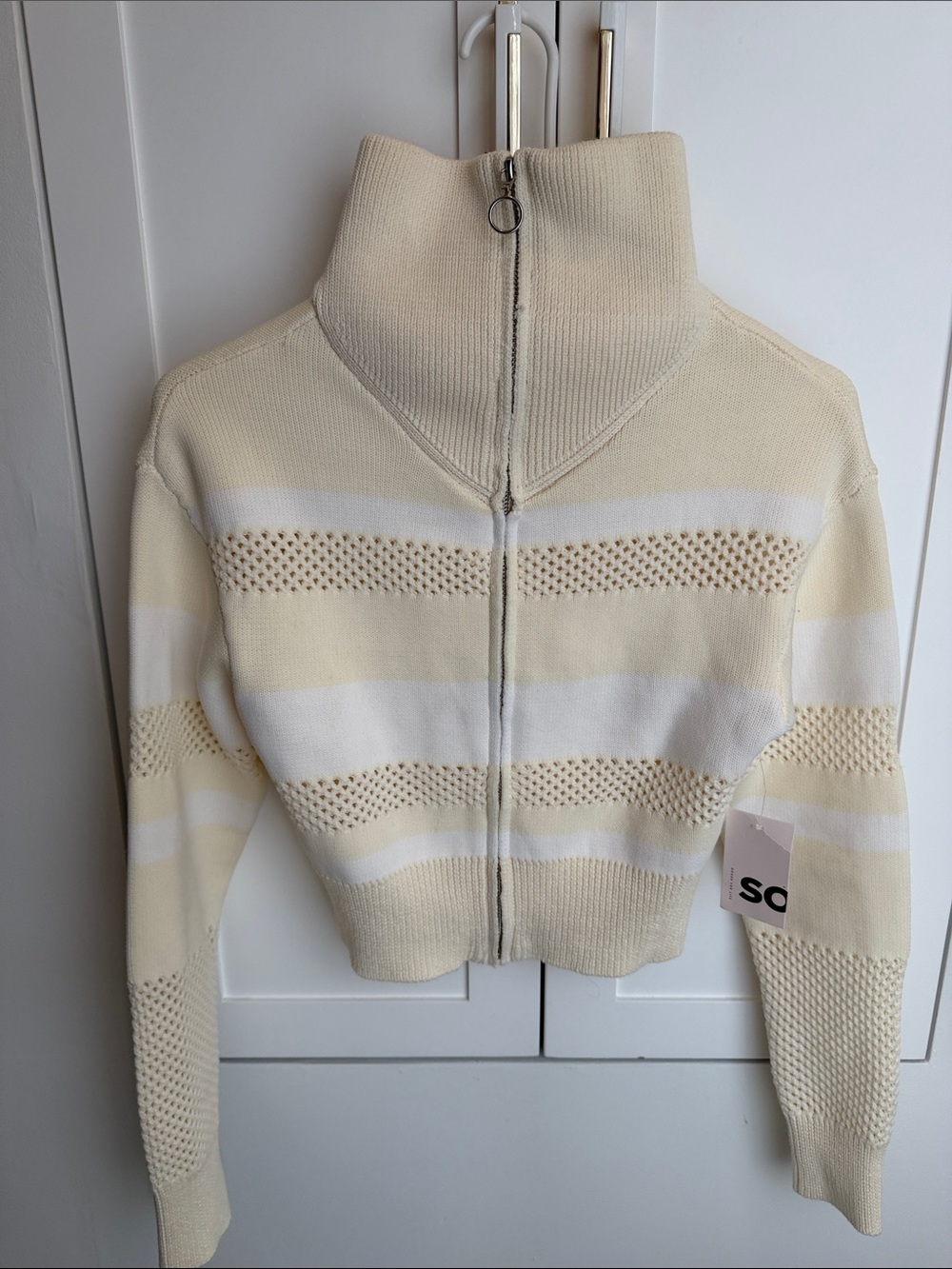 NWT SO Zip-Front Cropped Knit Sweater in Cream & White